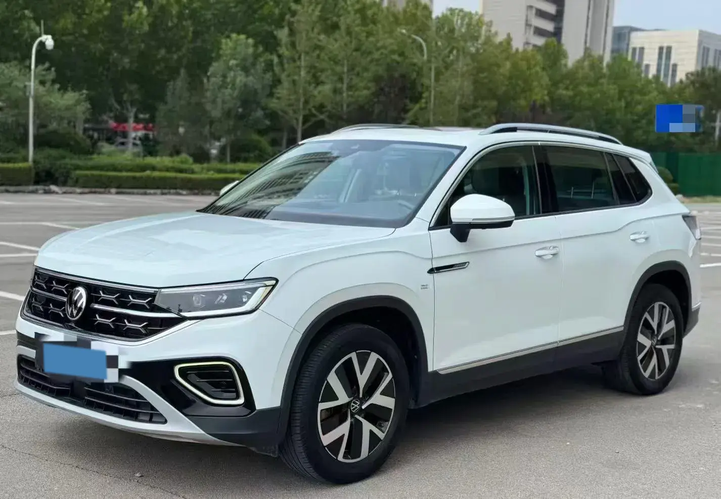 2023 VOLKSWAGEN TAYRON view 1