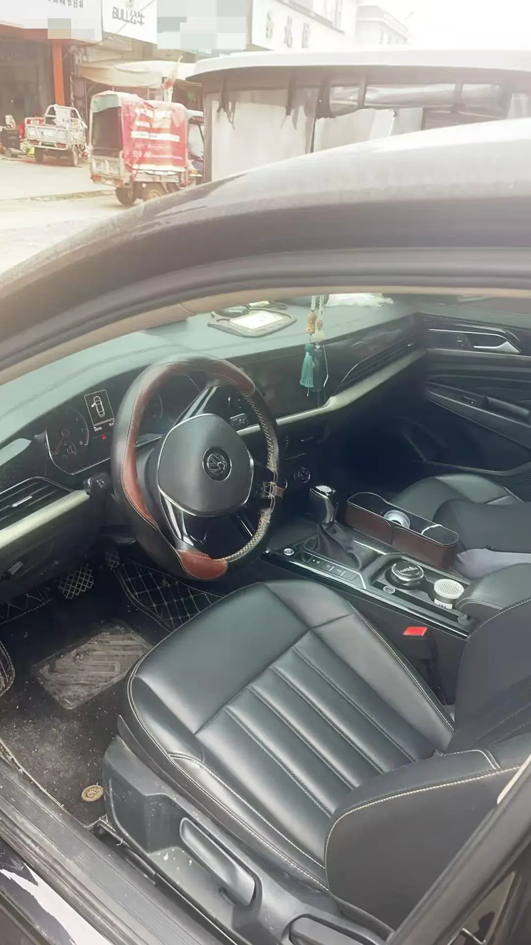 2019 VOLKSWAGEN PASSAT thumbnail 4