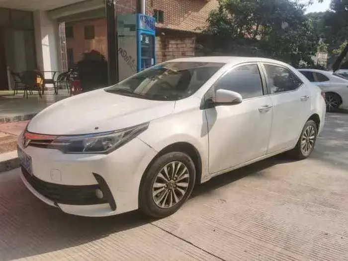 2018 TOYOTA COROLLA view 1