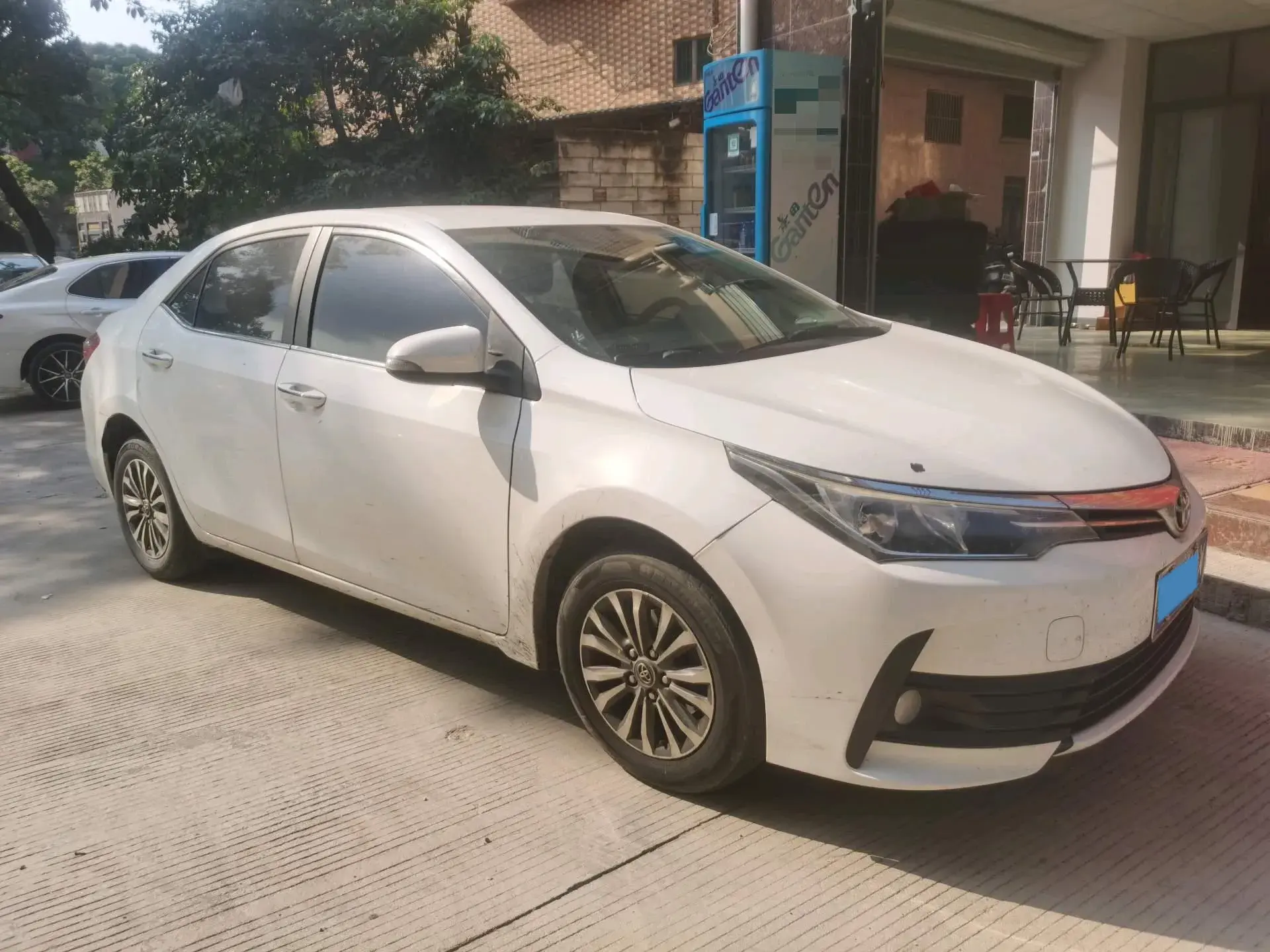 2018 TOYOTA COROLLA thumbnail 3