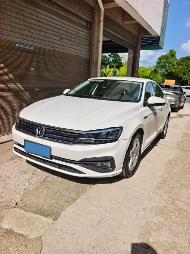 2021 VOLKSWAGEN LAMANDO view 1