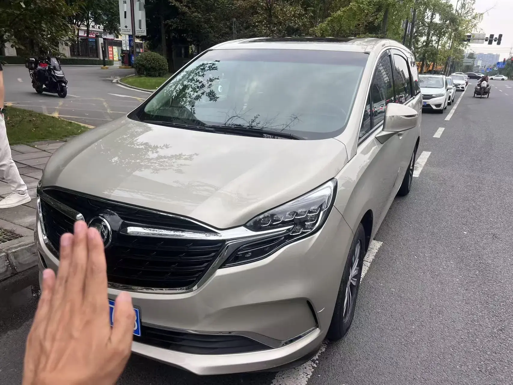 2022 BUICK GL8 view 1