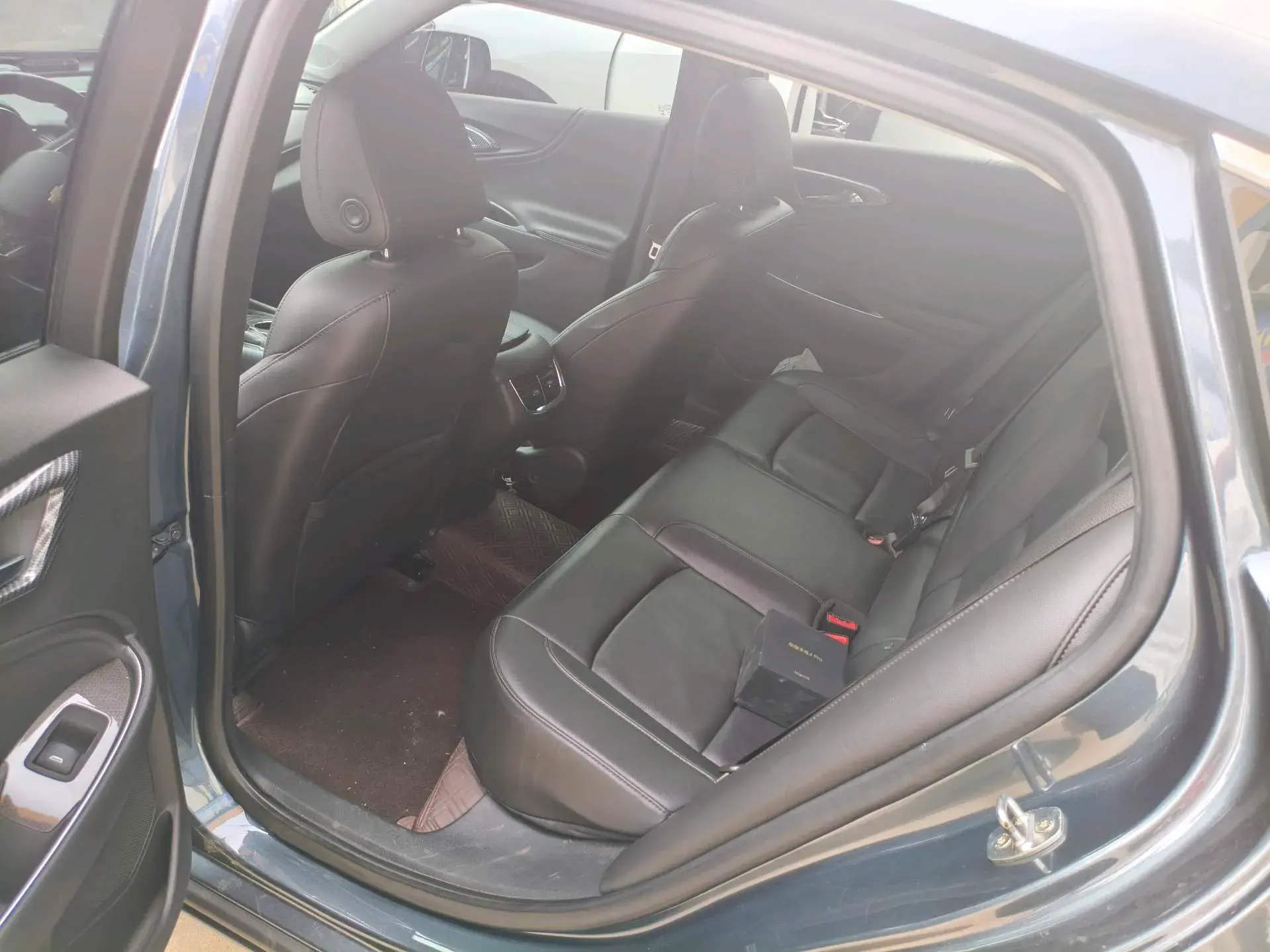 2020 CHEVROLET MALIBU thumbnail 3