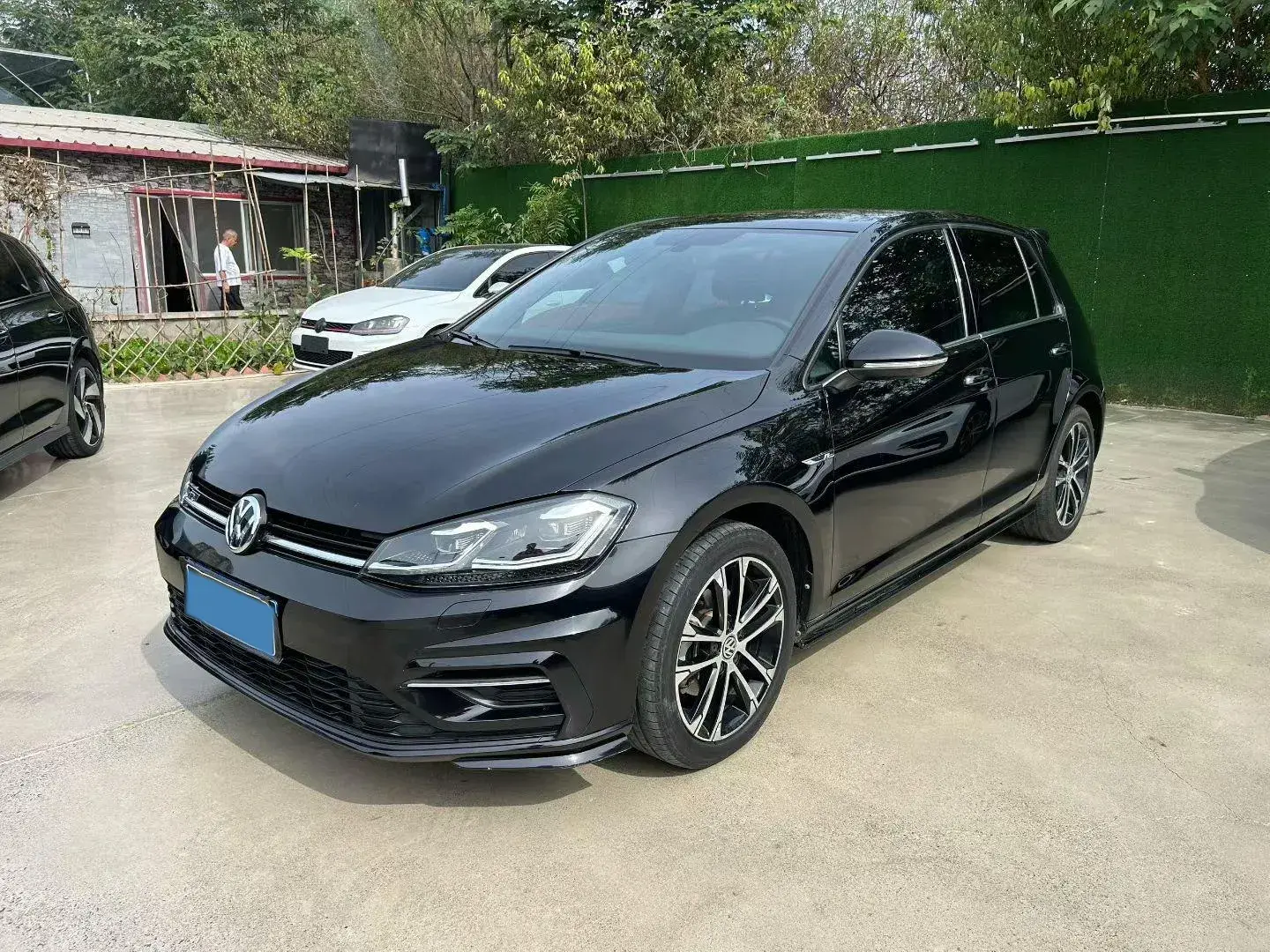 2020 VOLKSWAGEN GOLF view 1