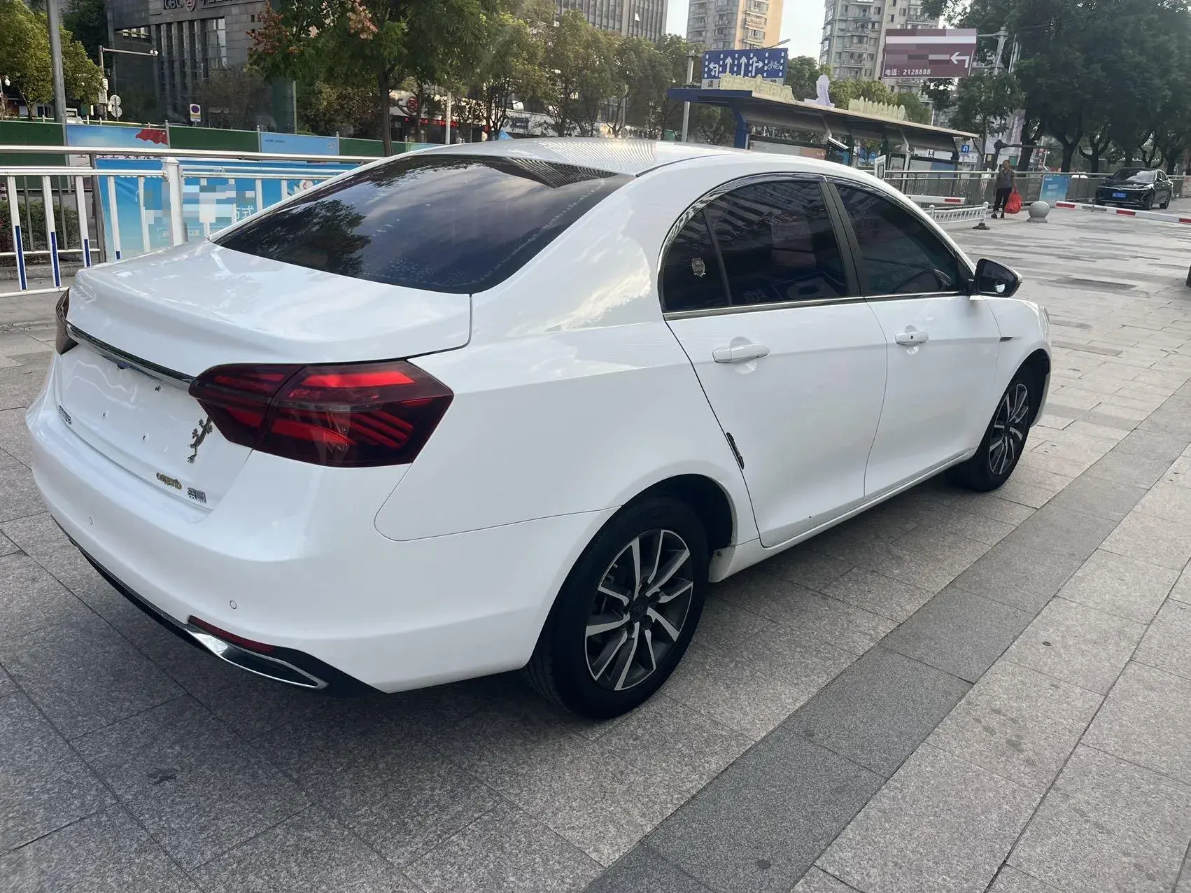 2019 GEELY EMGRAND thumbnail 3