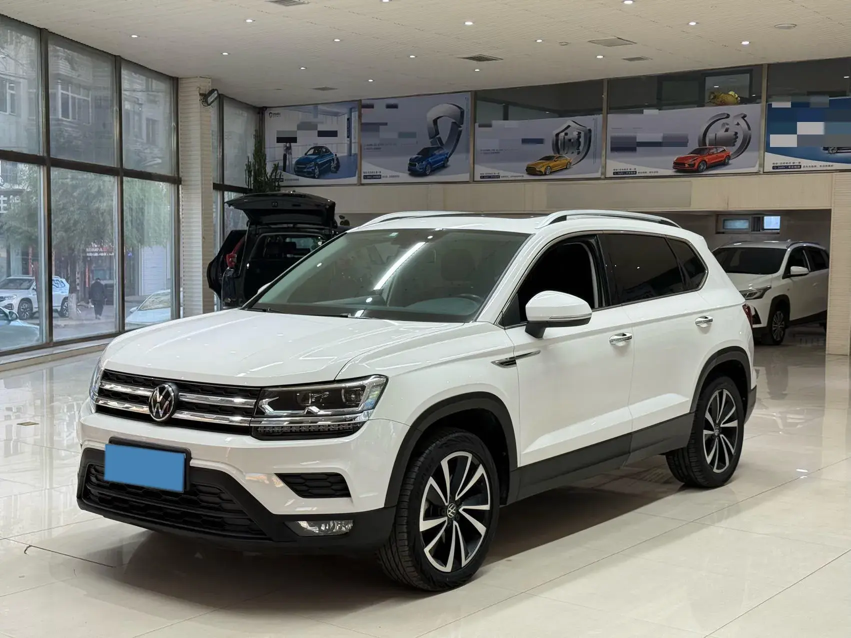 2021 VOLKSWAGEN THARU view 1