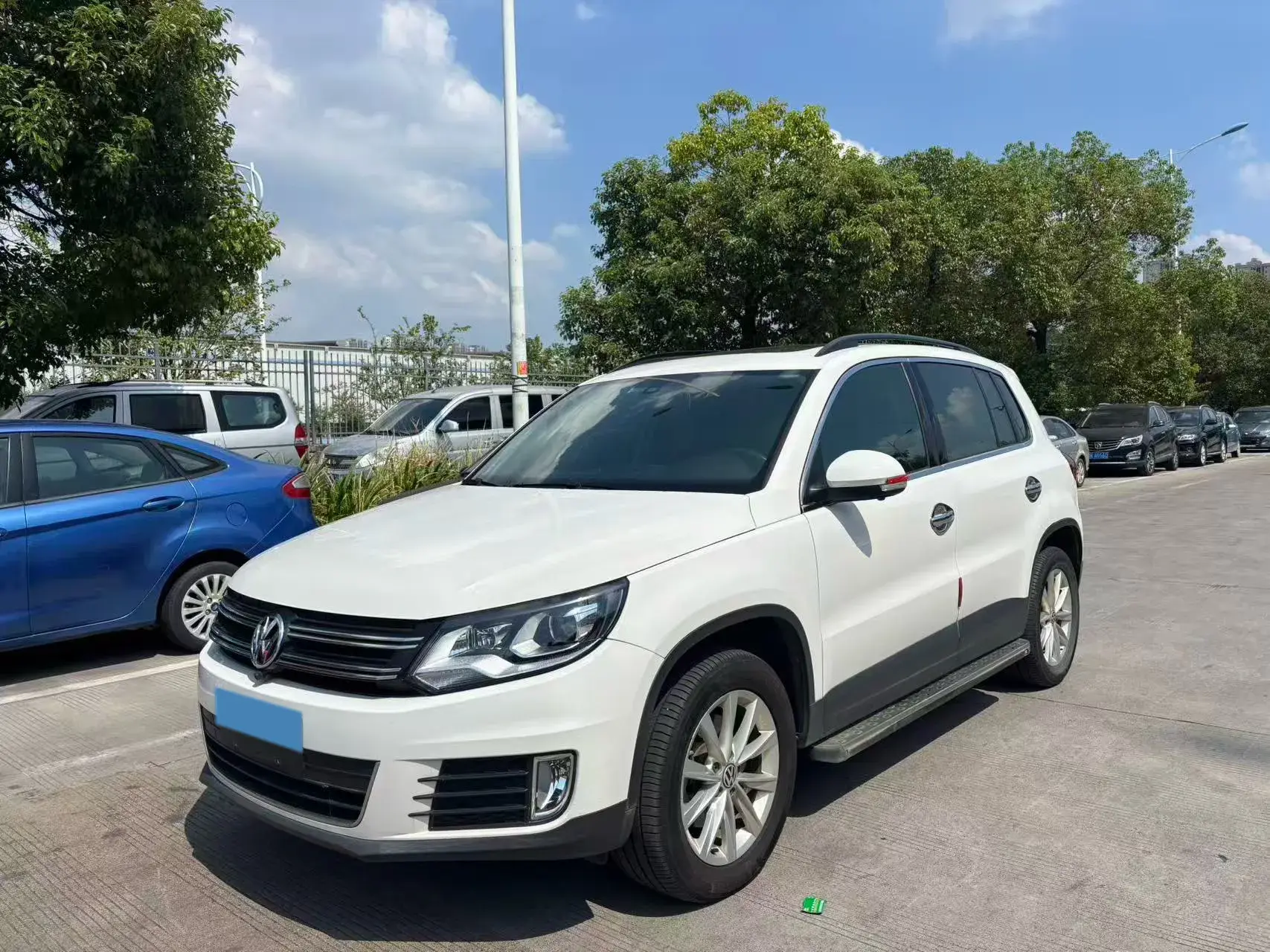 2017 VOLKSWAGEN TIGUAN view 1