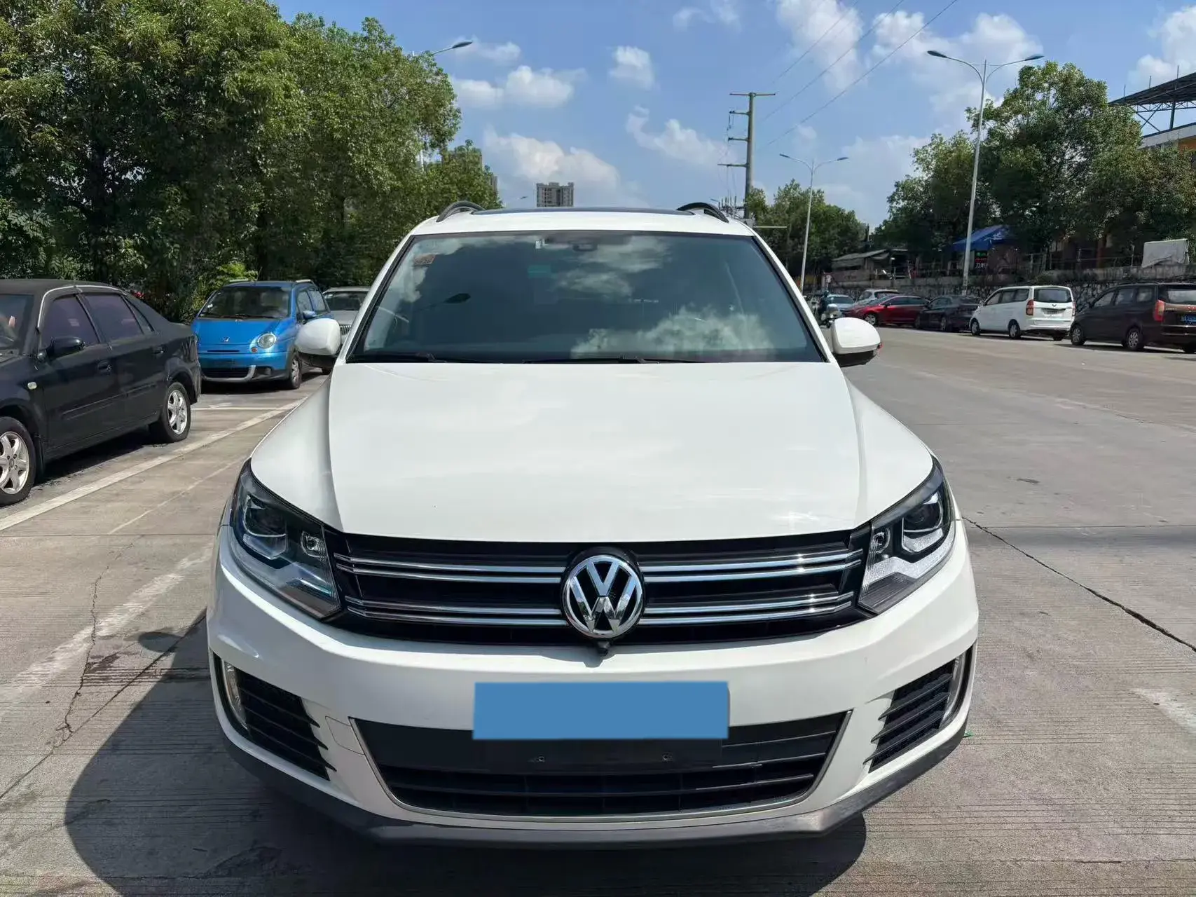 2017 VOLKSWAGEN TIGUAN thumbnail 3