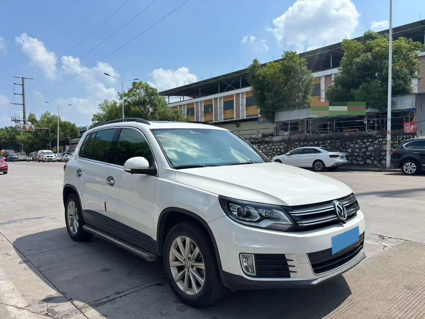 2017 VOLKSWAGEN TIGUAN thumbnail 2