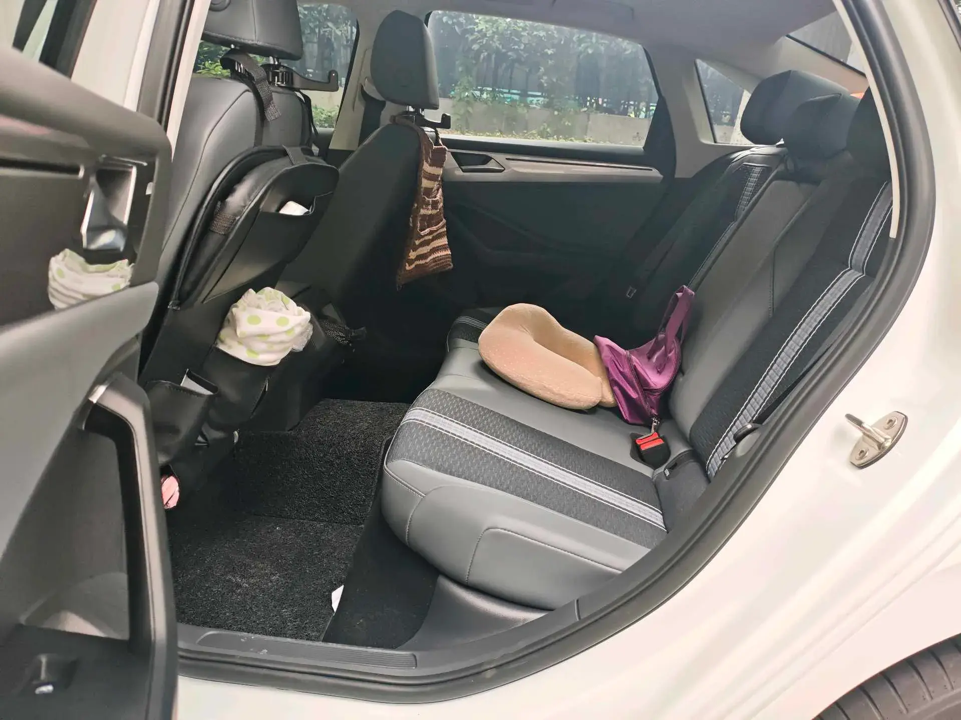 2024 VOLKSWAGEN SAGITAR thumbnail 3