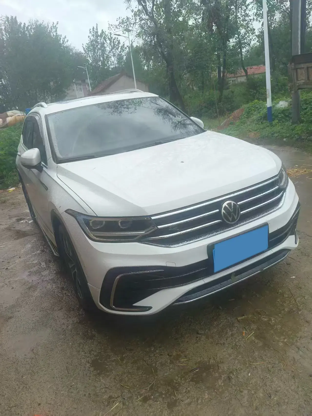 2024 VOLKSWAGEN TIGUAN thumbnail 3