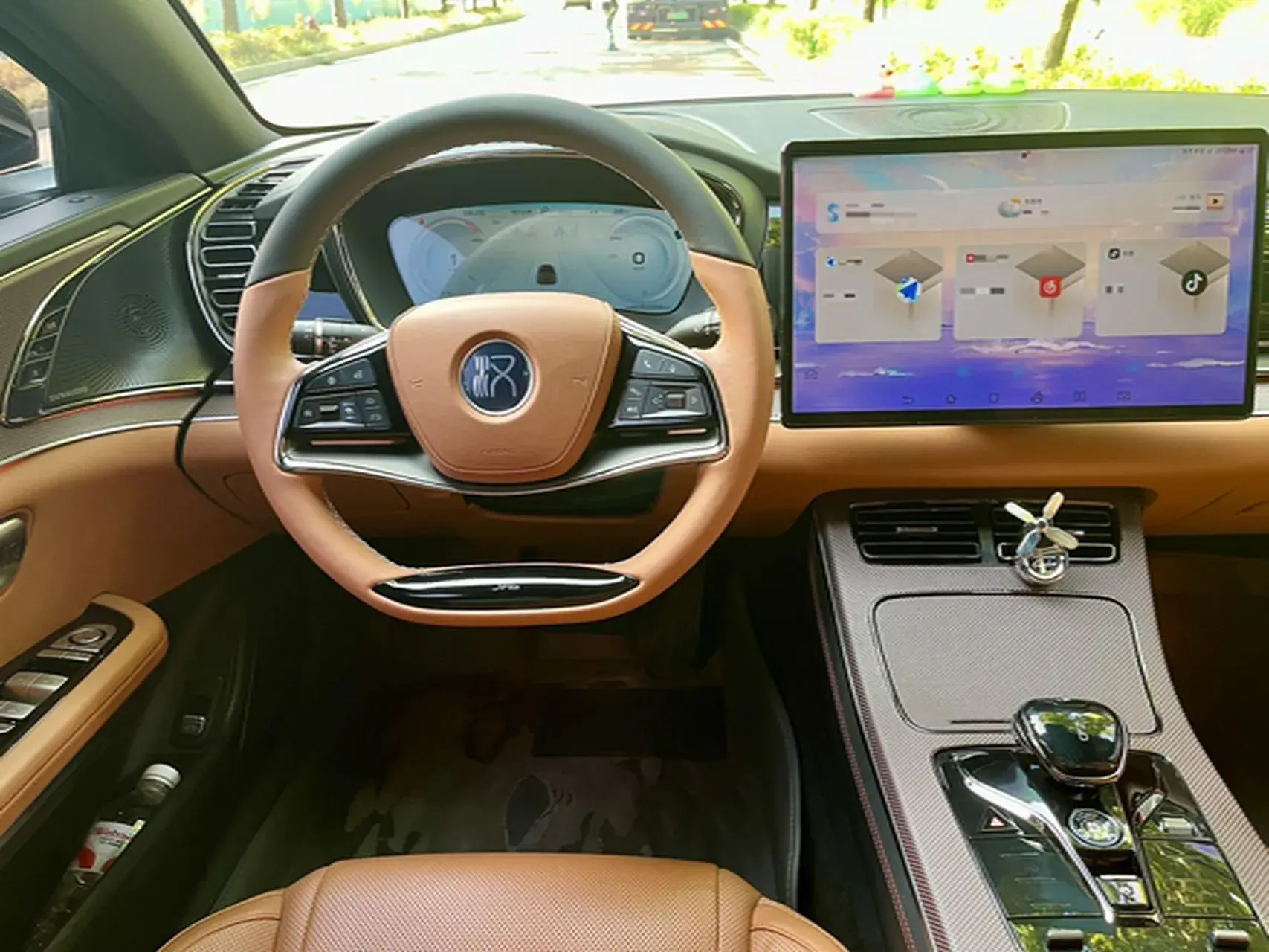 2020 BYD HAN thumbnail 3