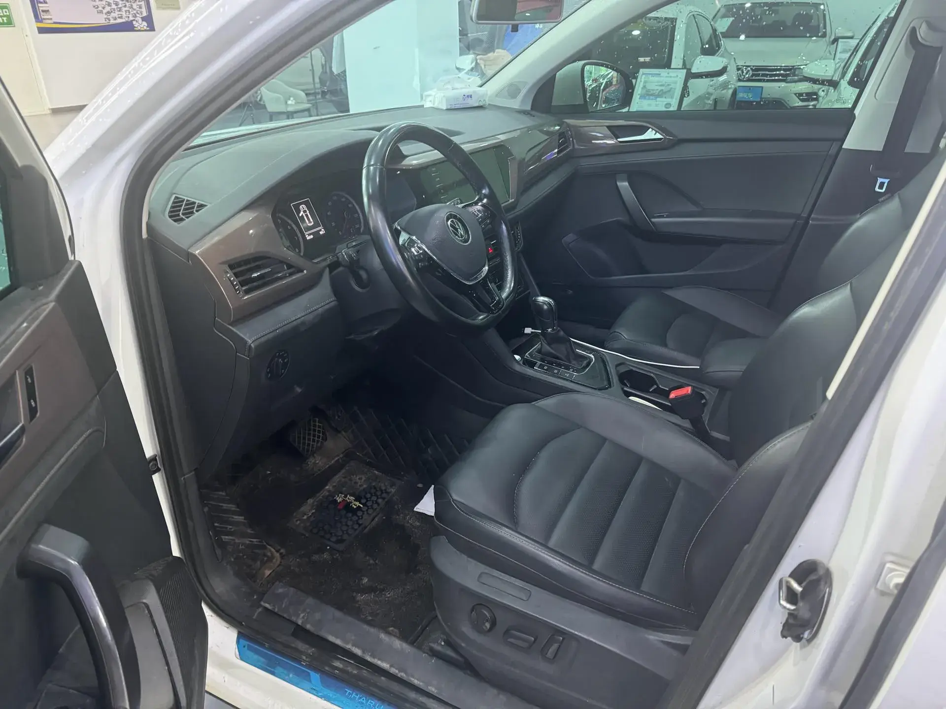 2021 VOLKSWAGEN THARU thumbnail 4