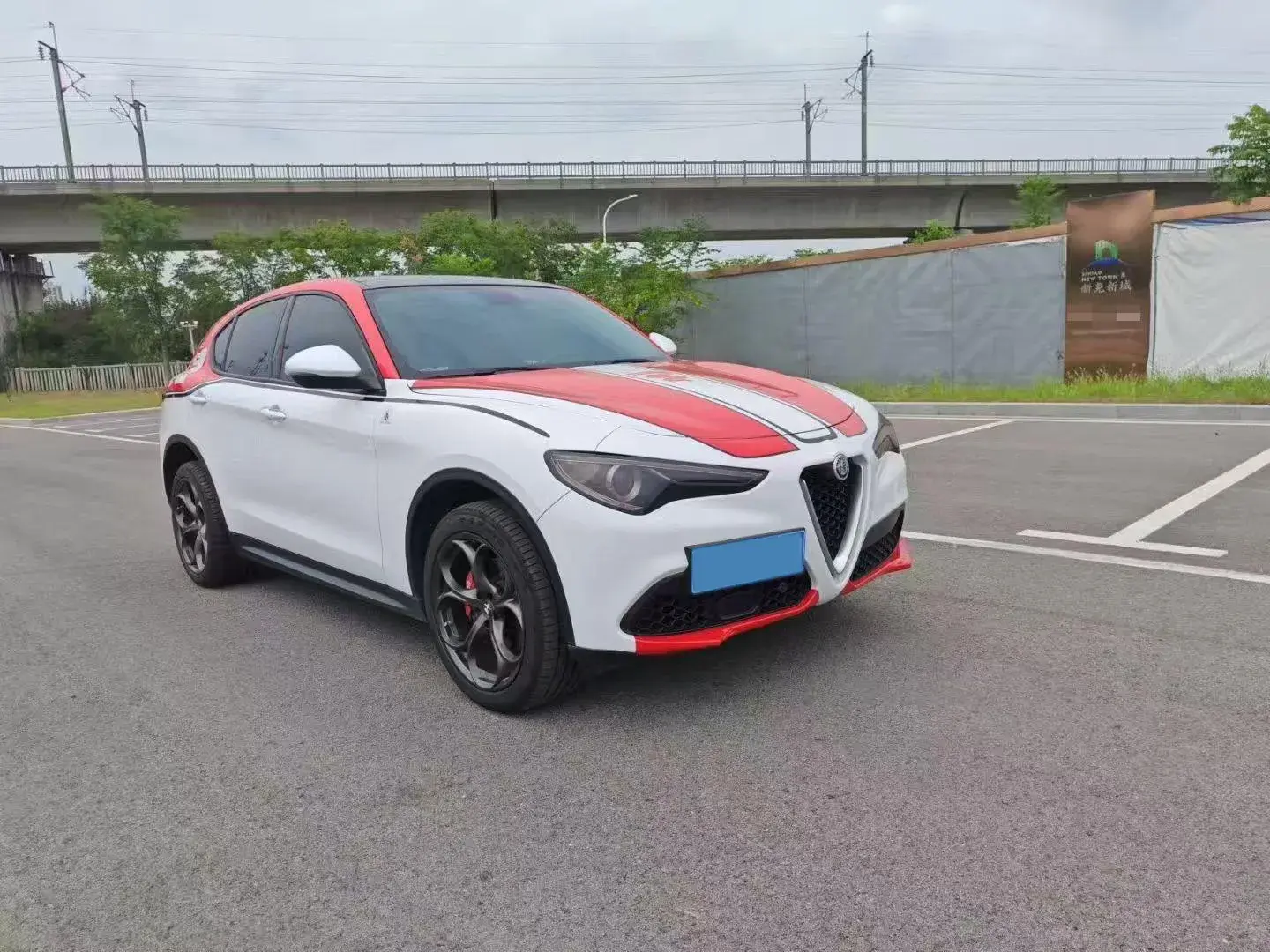 2017 ALFA ROMEO thumbnail 3