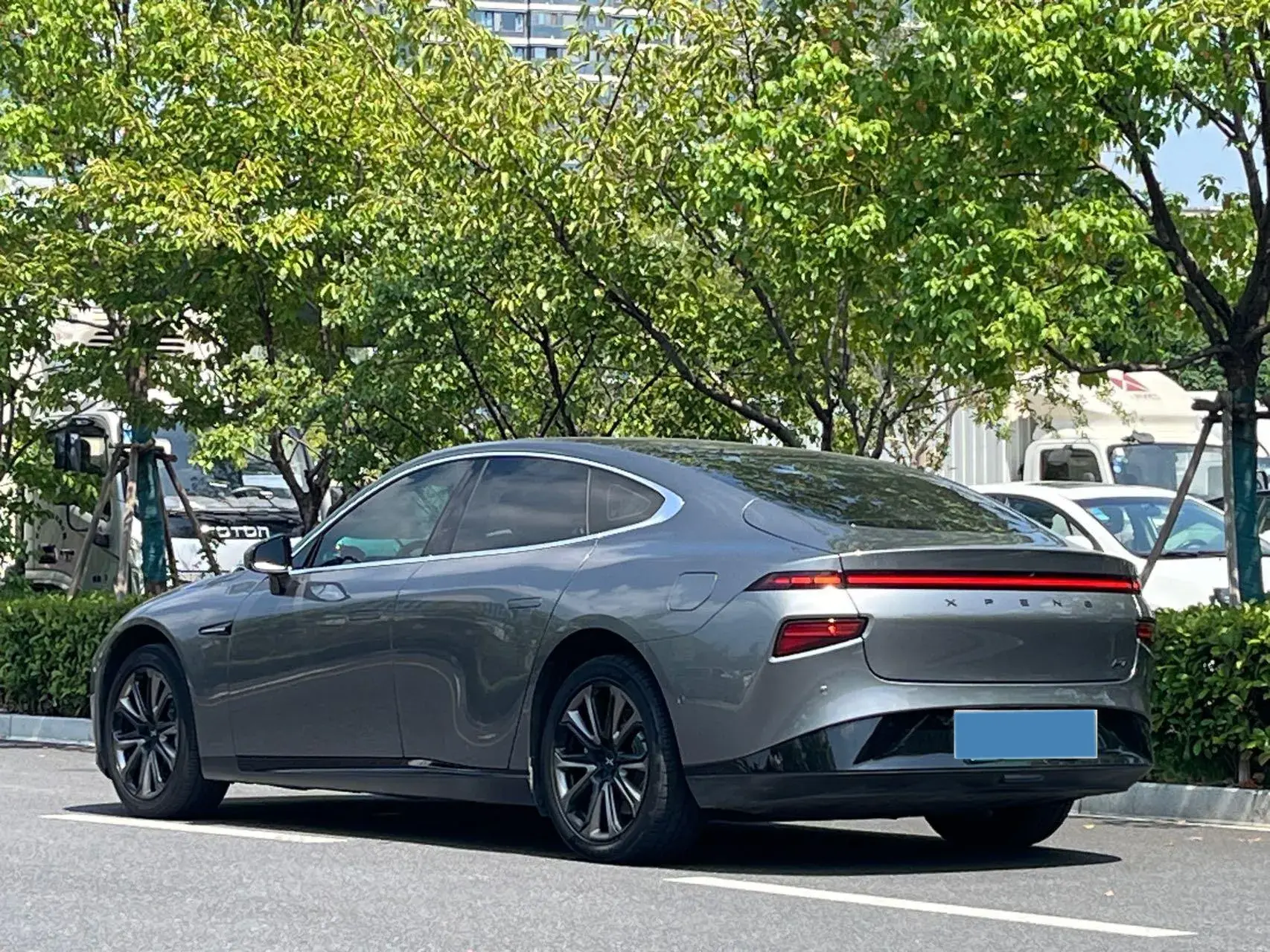 2020 XPENG P7 thumbnail 3