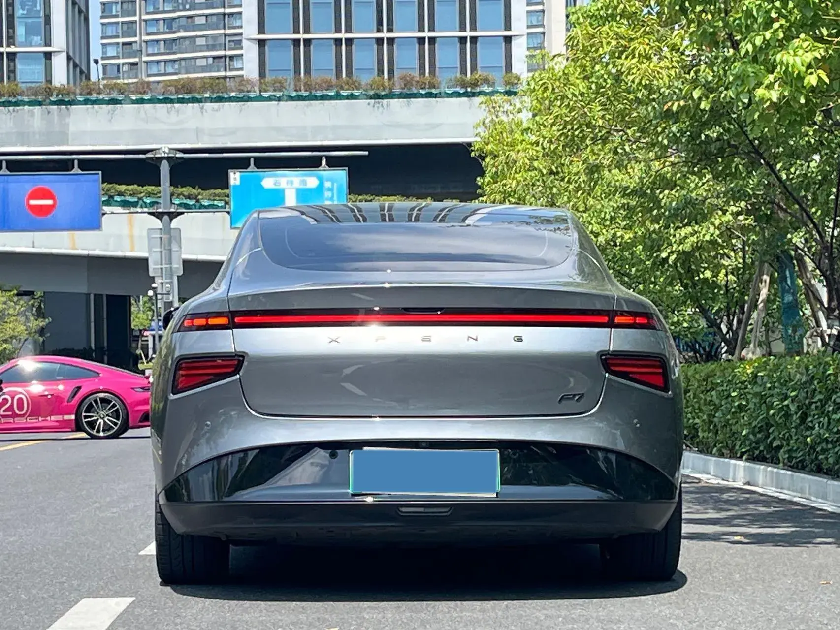 2020 XPENG P7 thumbnail 4