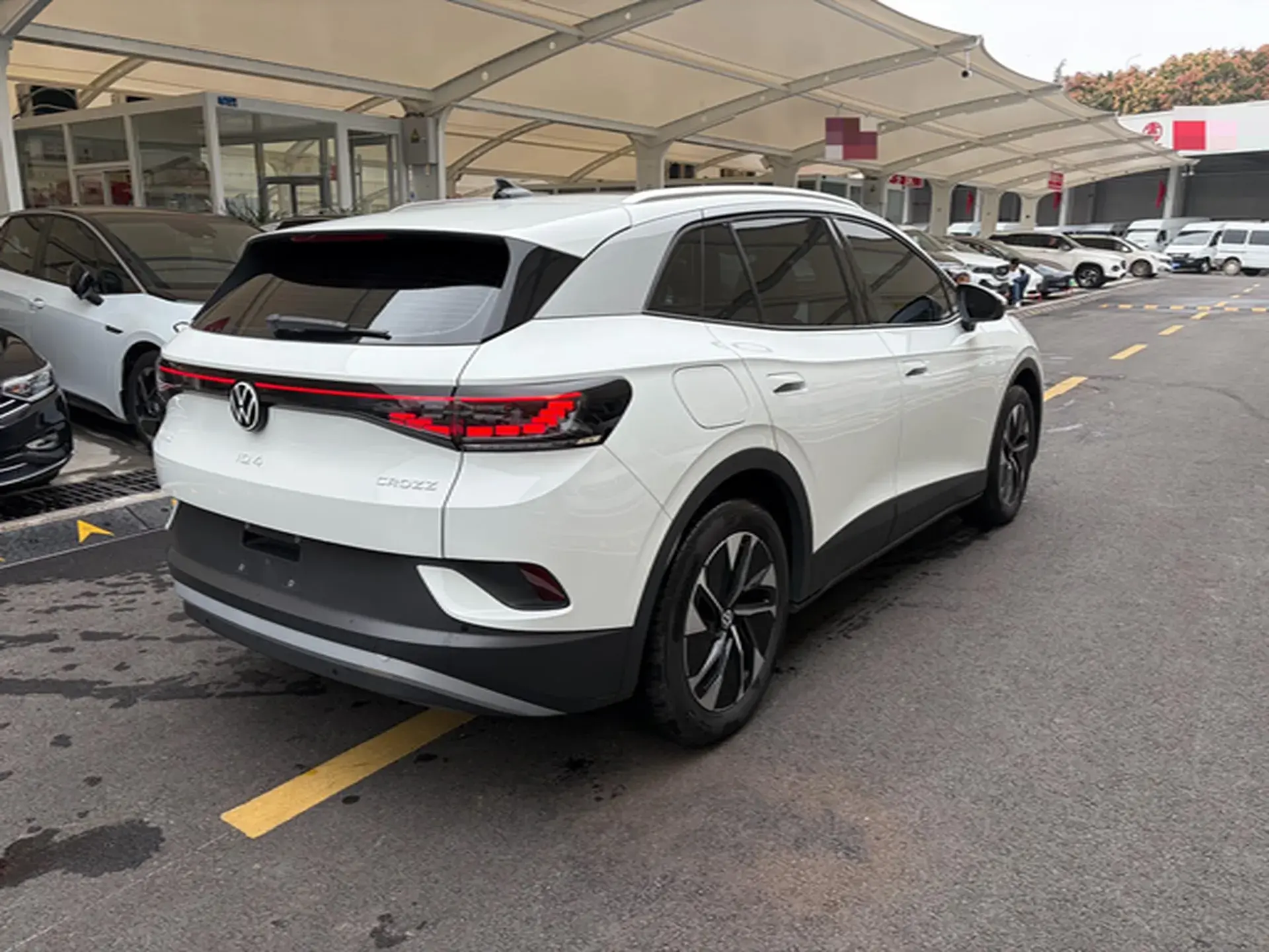 2025 VOLKSWAGEN ID.4 thumbnail 4