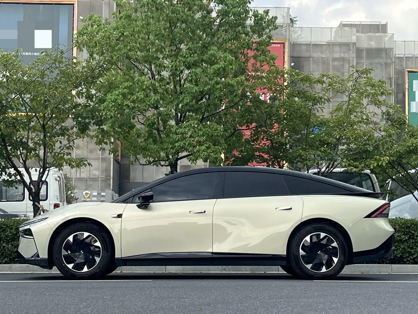 2024 XPENG P7+ thumbnail 3