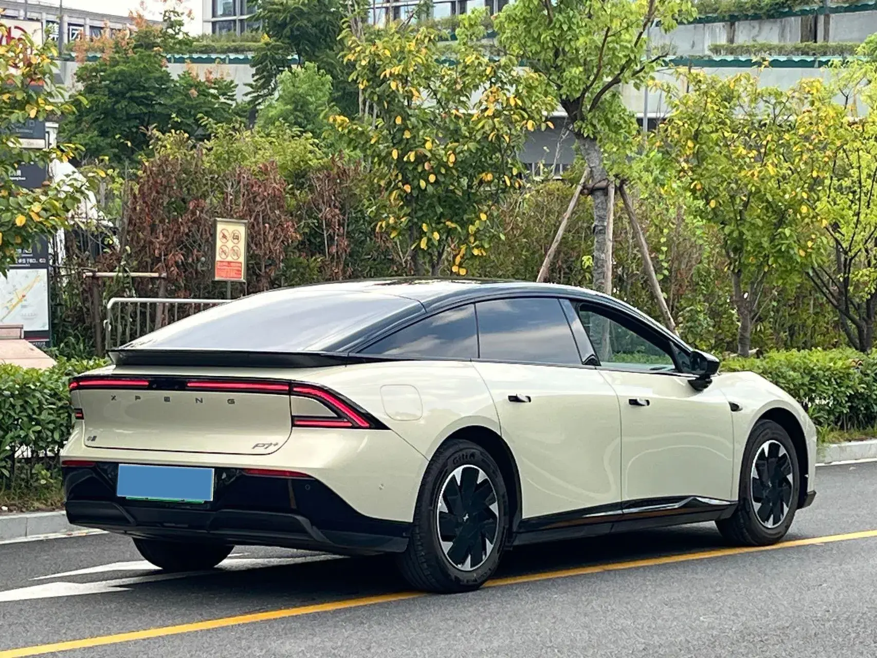 2024 XPENG P7+ thumbnail 4