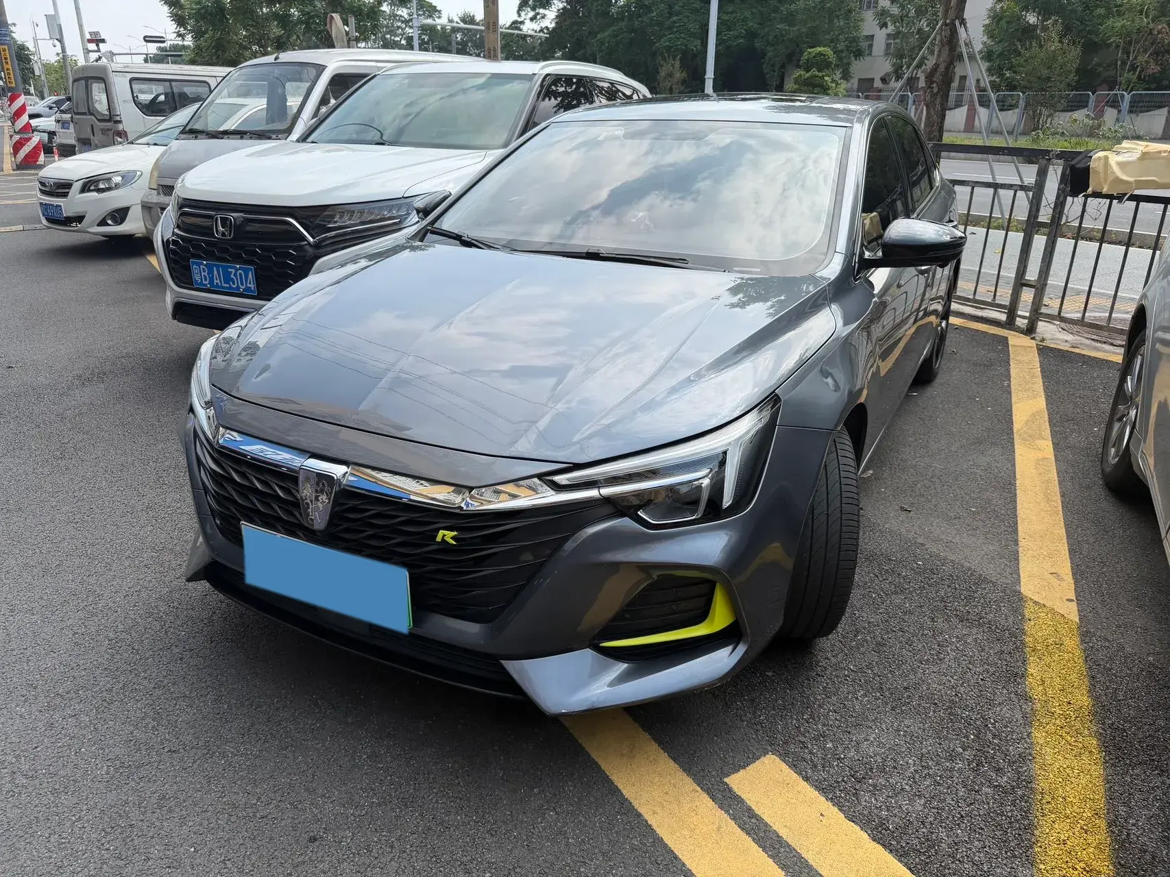 2019 ROEWE I6 view 1