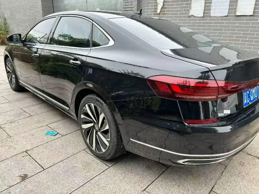2022 VOLKSWAGEN PASSAT thumbnail 2