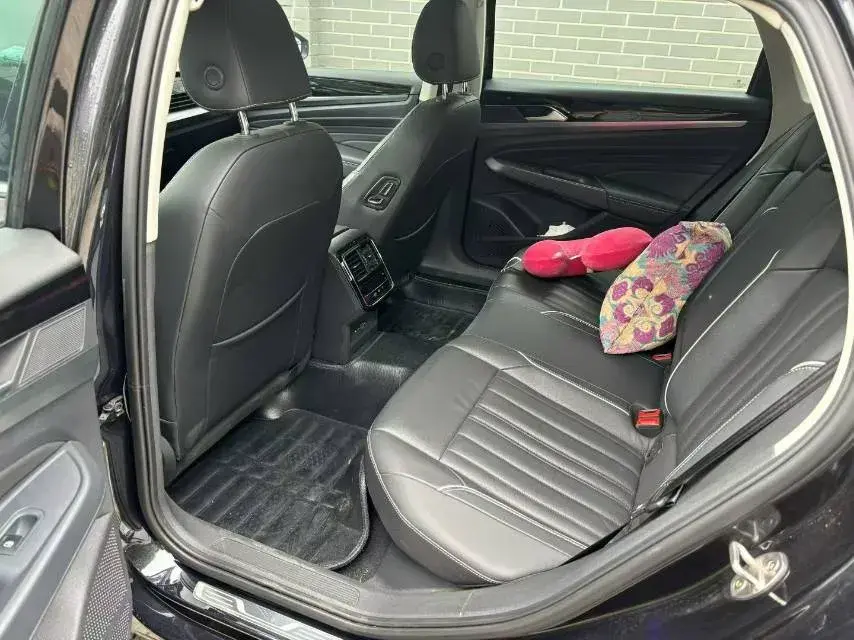 2022 VOLKSWAGEN PASSAT thumbnail 4