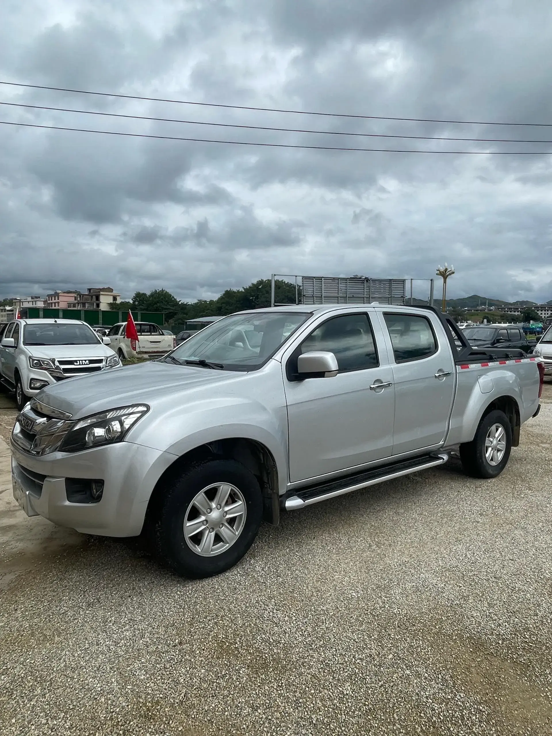 2020 ISUZU LINGTUO view 1