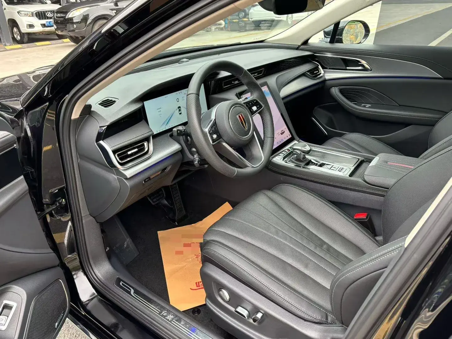 2024 HONGQI H5 thumbnail 4