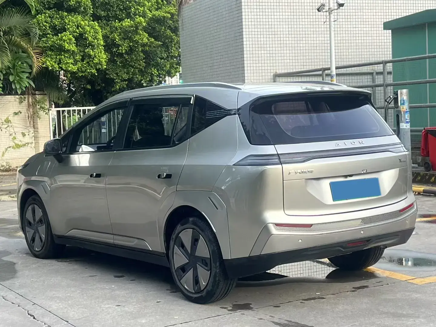 2023 AION Y thumbnail 4