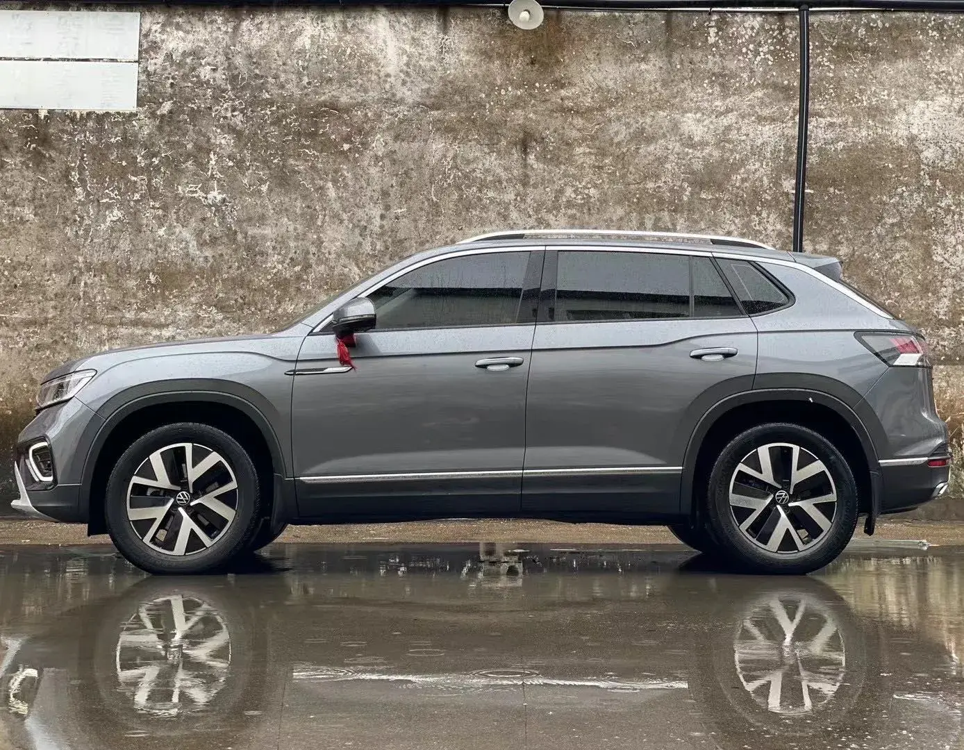 2023 VOLKSWAGEN TAYRON thumbnail 4