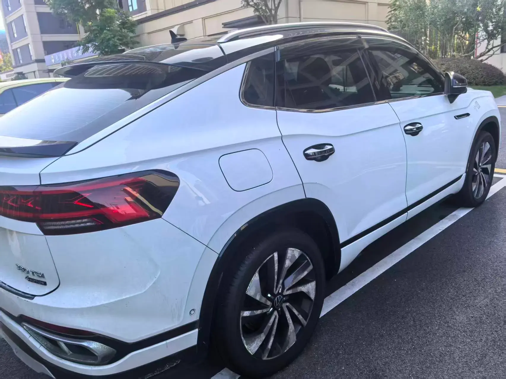 2020 VOLKSWAGEN TAYRON thumbnail 3