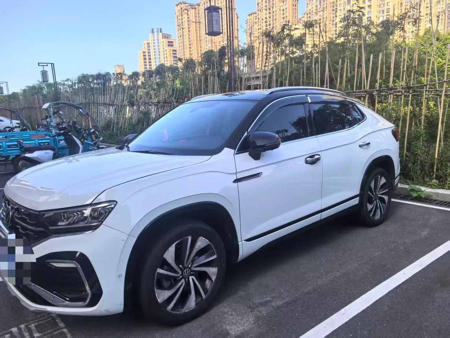 2020 VOLKSWAGEN TAYRON view 1