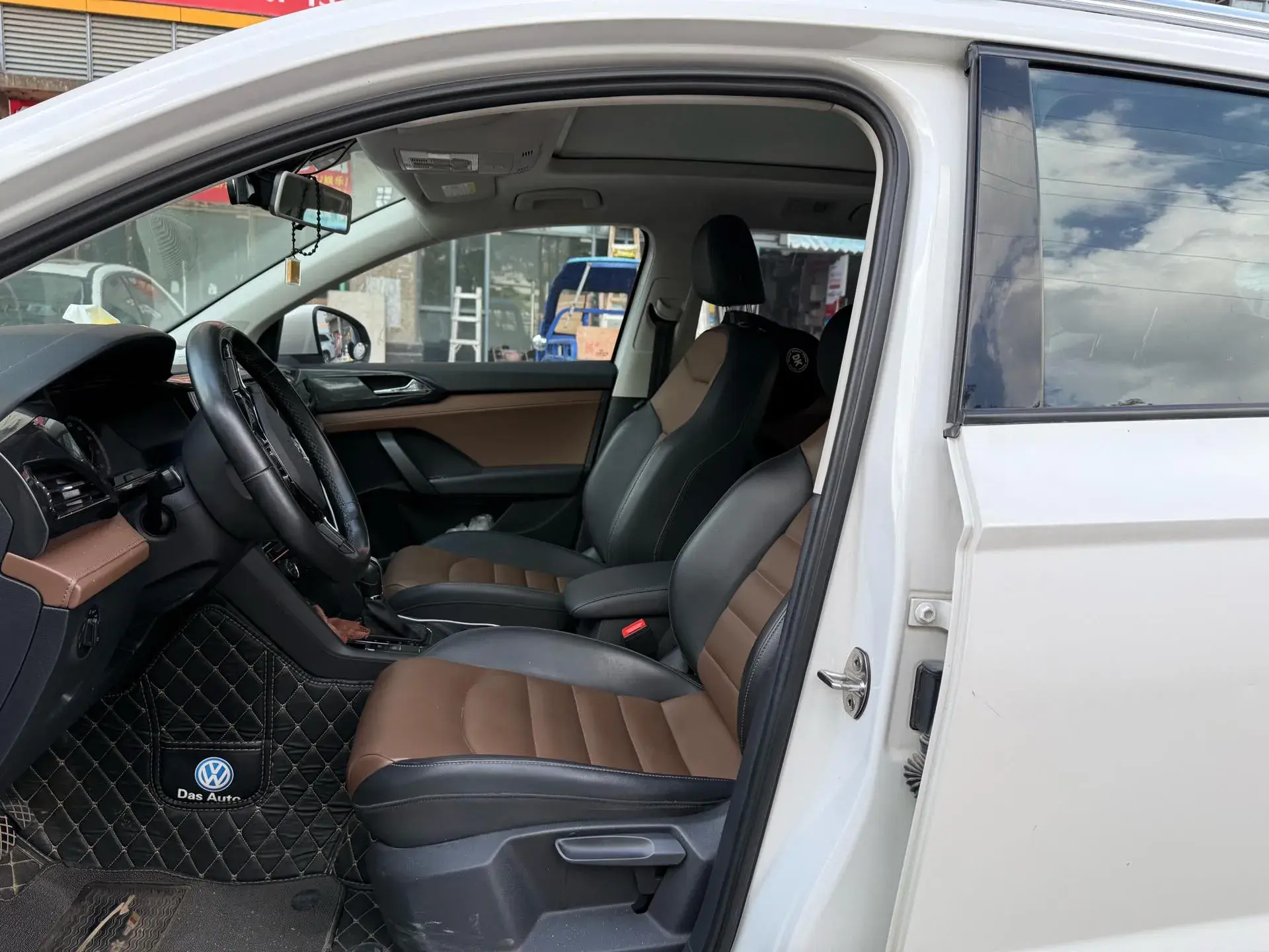 2019 VOLKSWAGEN TAYRON thumbnail 3