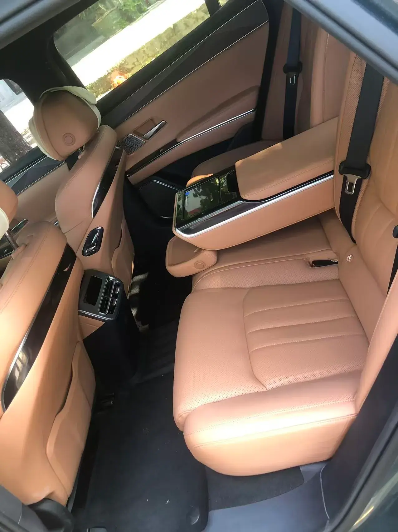 2025 BYD HANL thumbnail 3