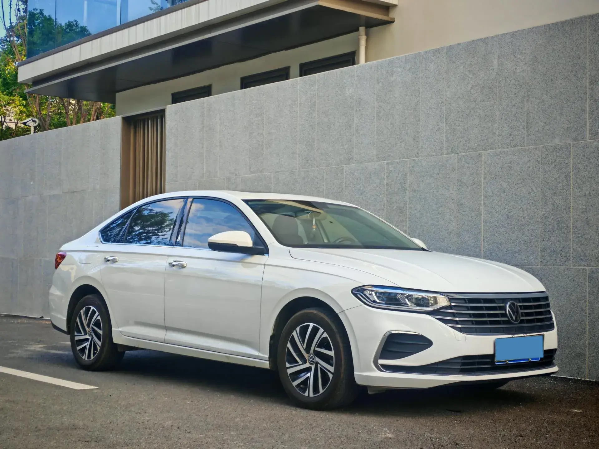 2023 VOLKSWAGEN LAVIDA thumbnail 3