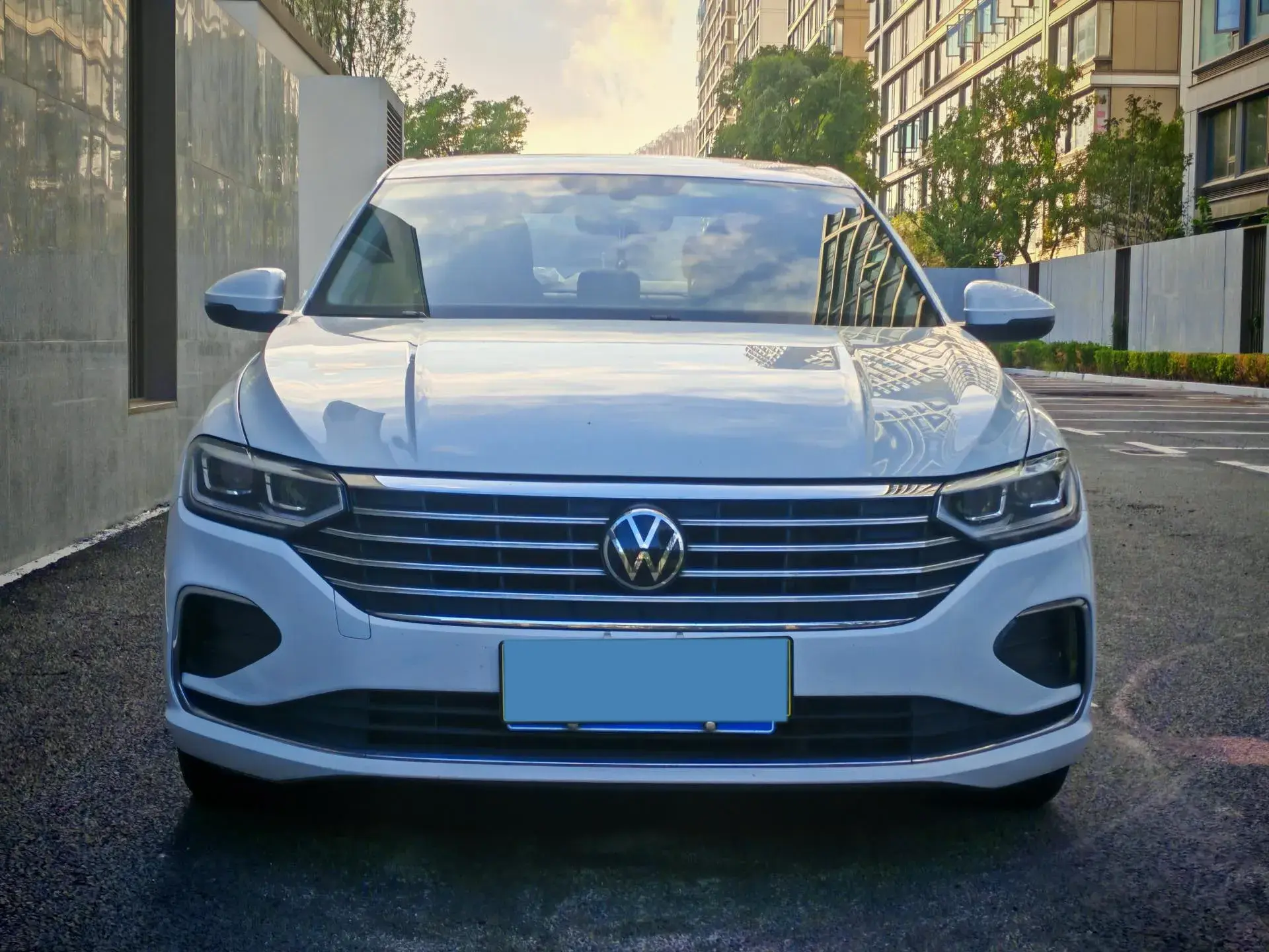 2023 VOLKSWAGEN LAVIDA thumbnail 2