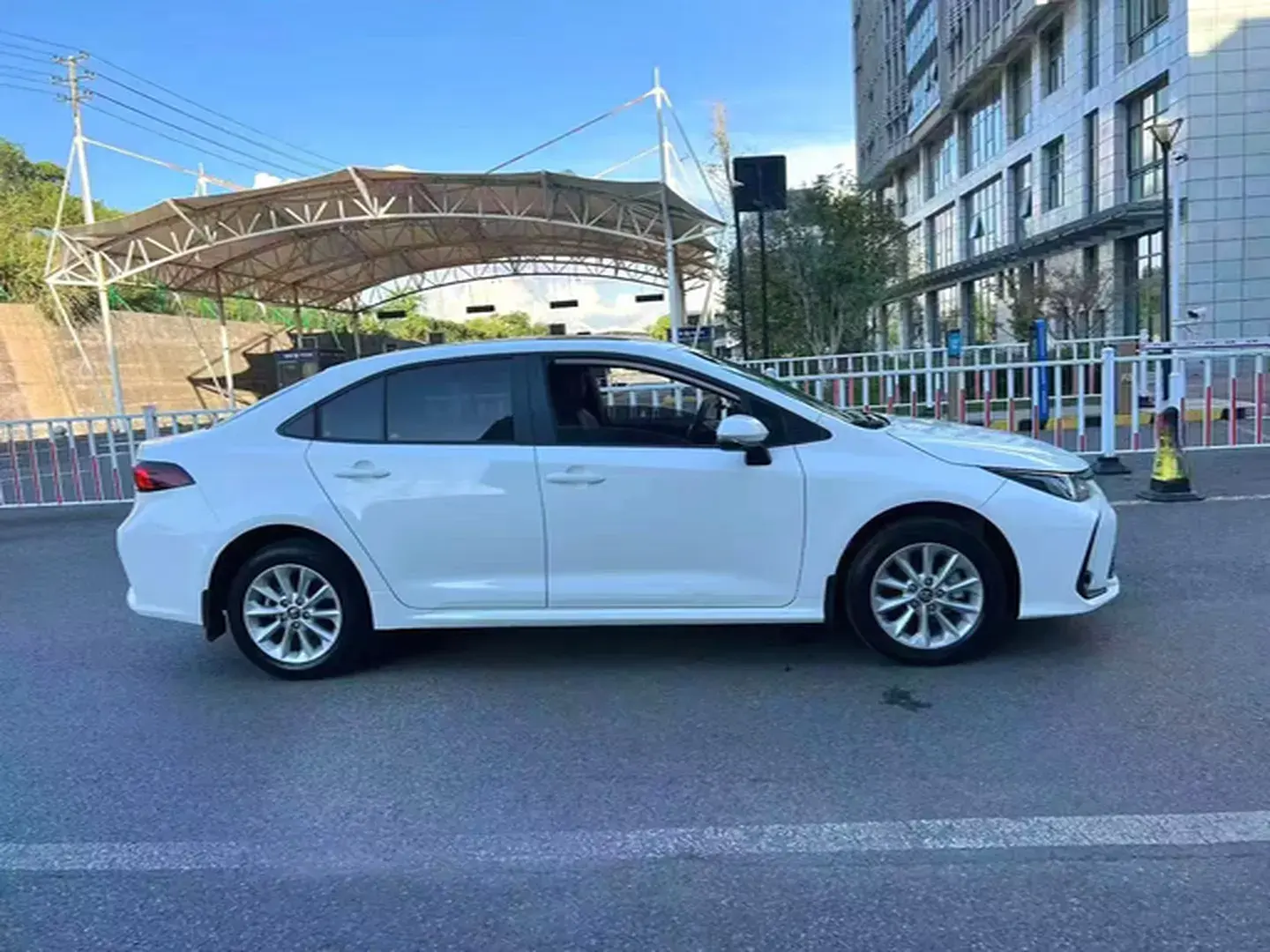 2021 TOYOTA COROLLA thumbnail 4