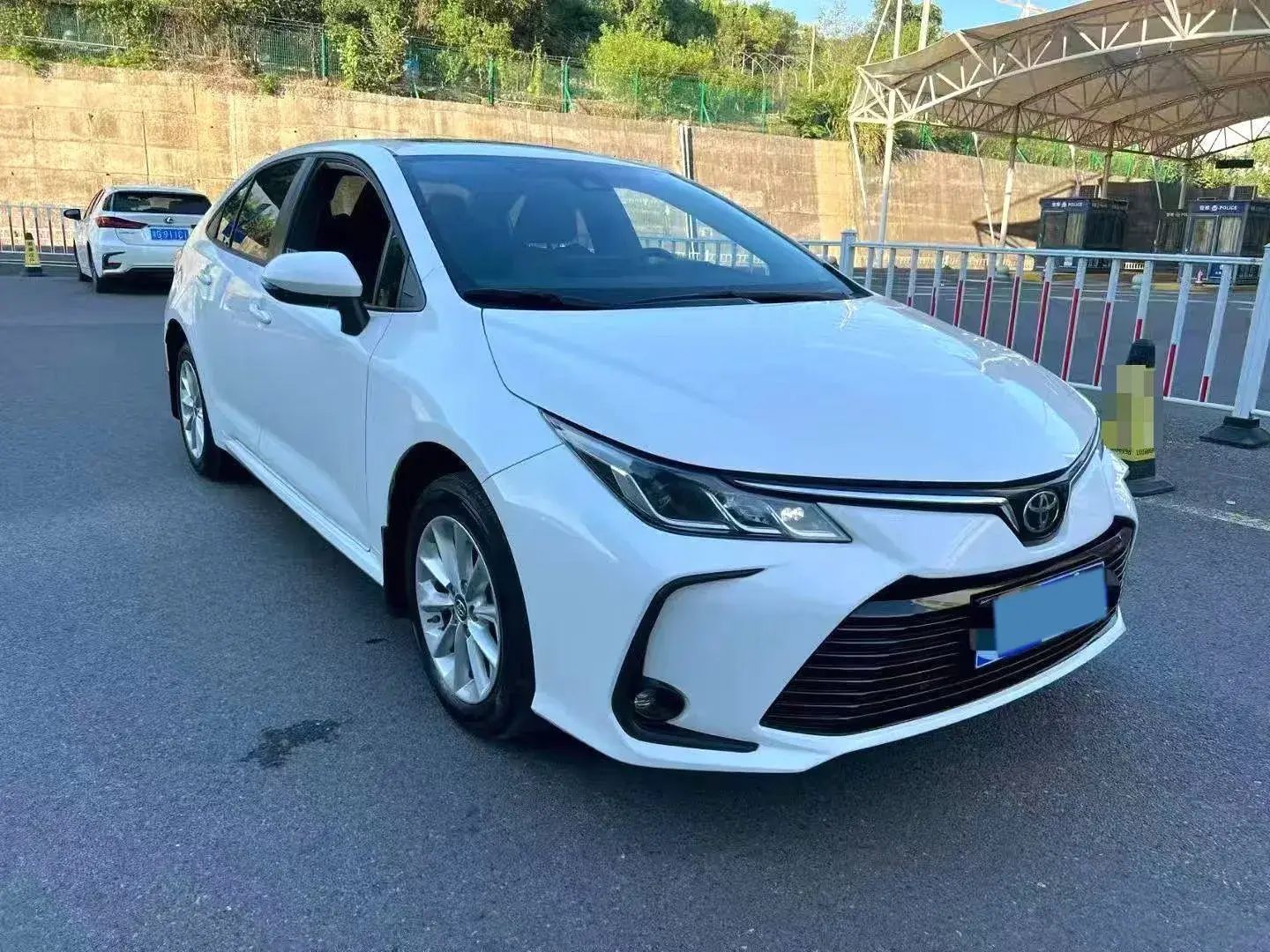 2021 TOYOTA COROLLA thumbnail 2