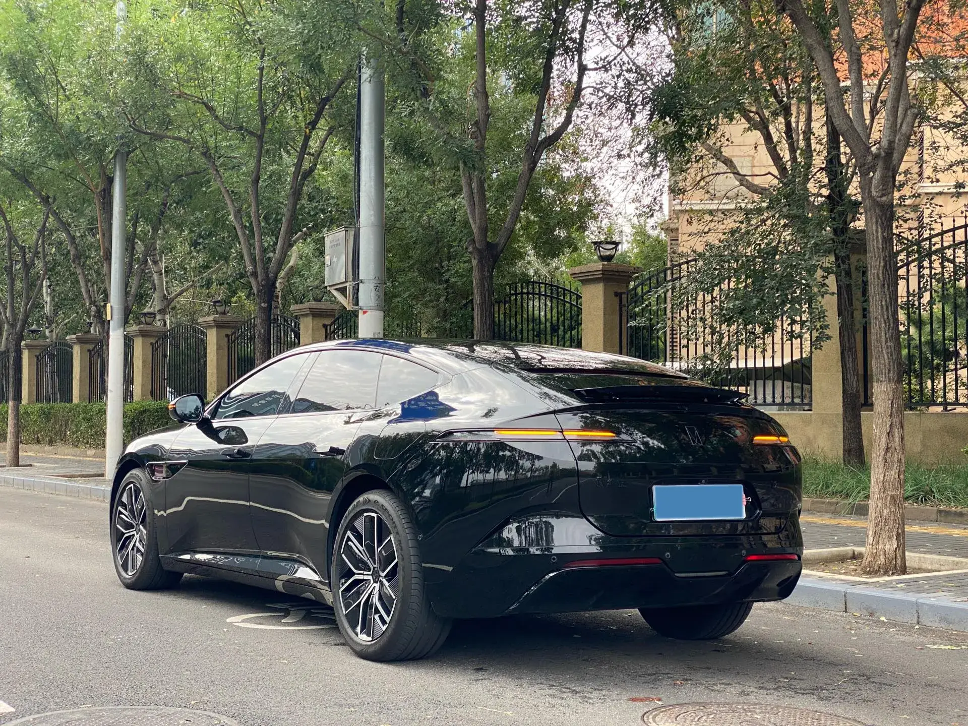 2024 AVATR 12 thumbnail 3