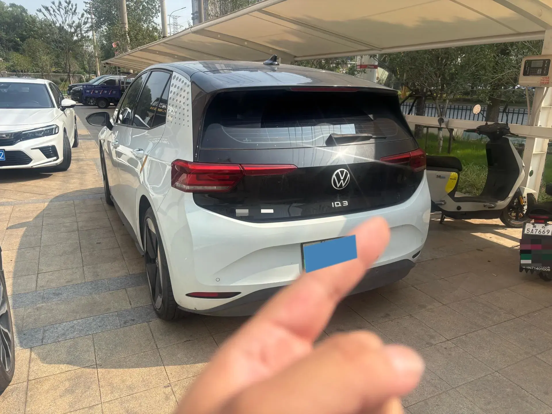 2023 VOLKSWAGEN ID.3 thumbnail 4