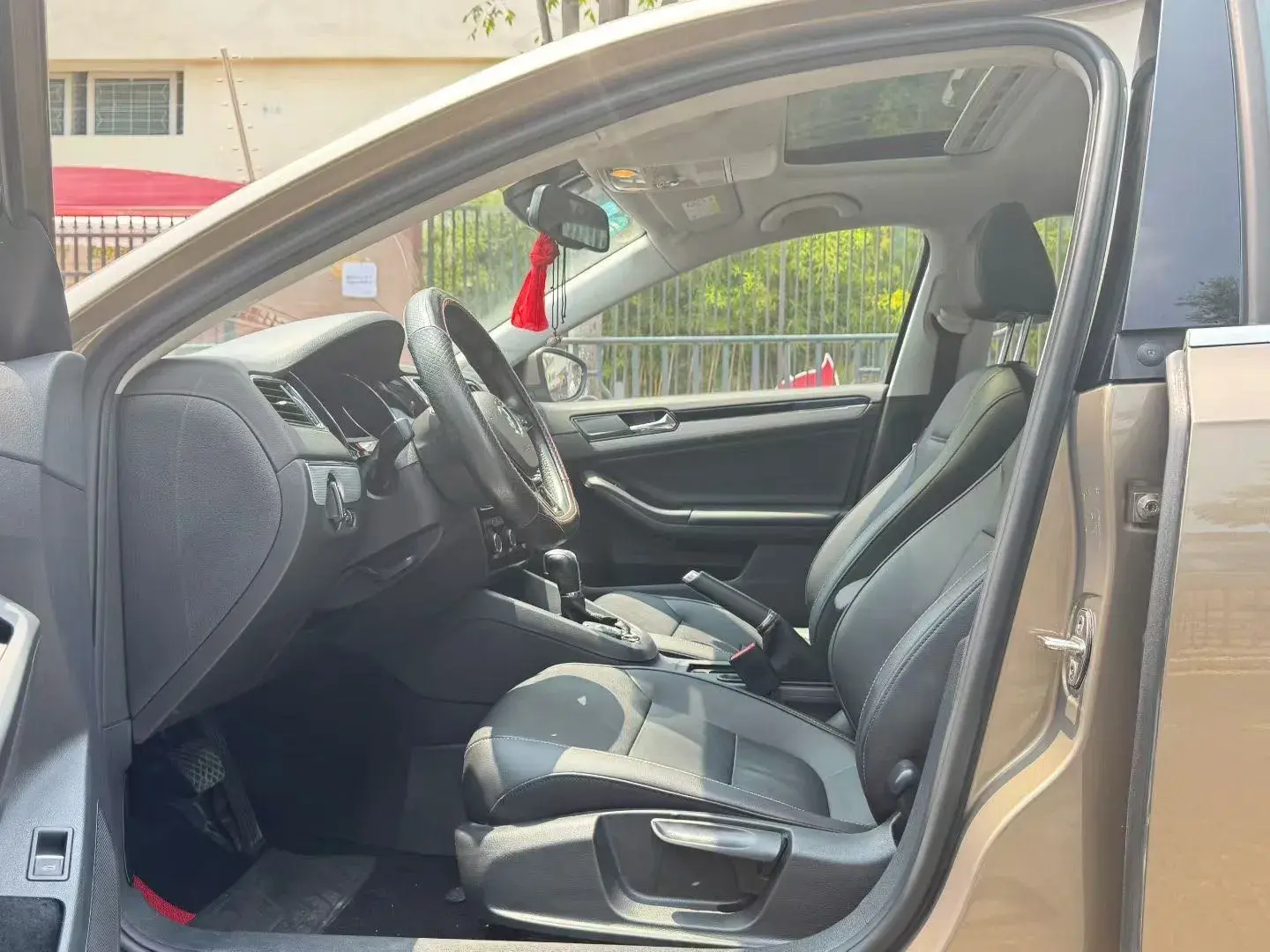 2017 VOLKSWAGEN SAGITAR thumbnail 4