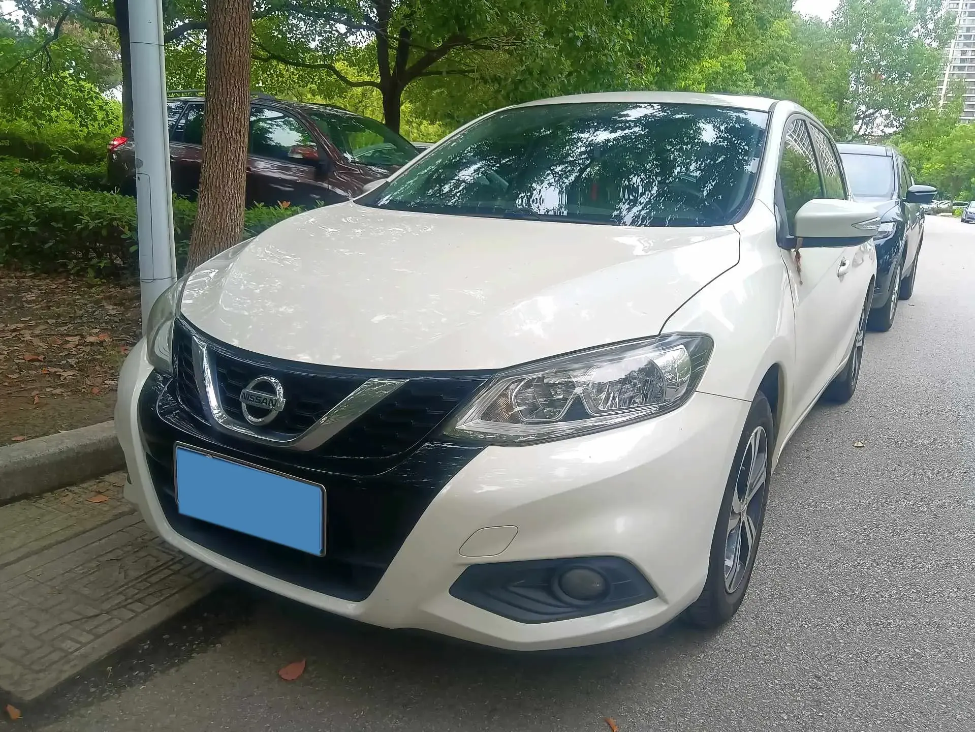 2020 NISSAN TIIDA view 1