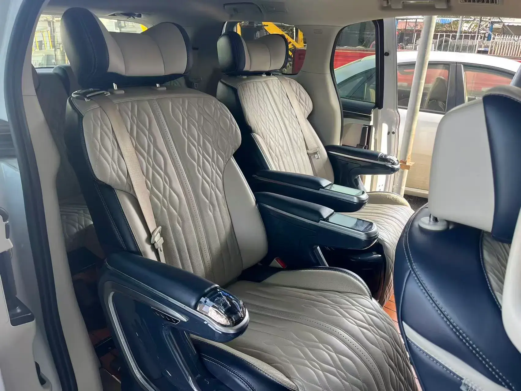 2021 BUICK GL8 thumbnail 3