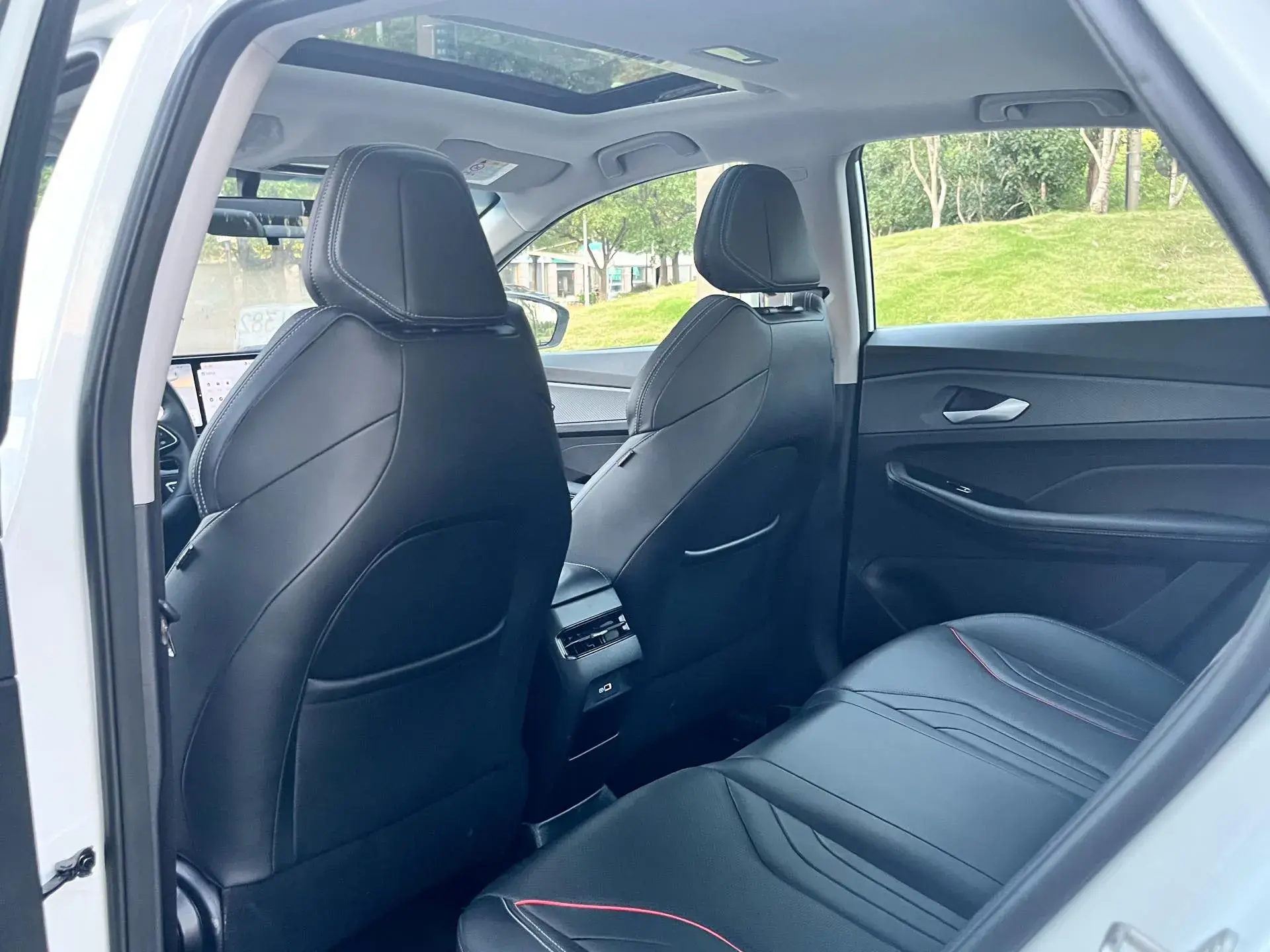 2022 GEELY BINRAY thumbnail 3