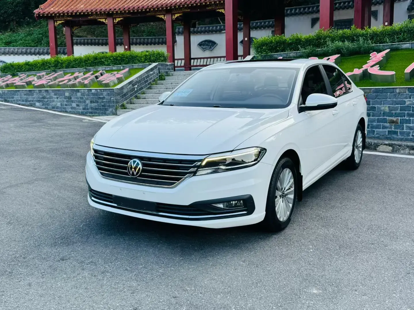 2019 VOLKSWAGEN LAVIDA view 1