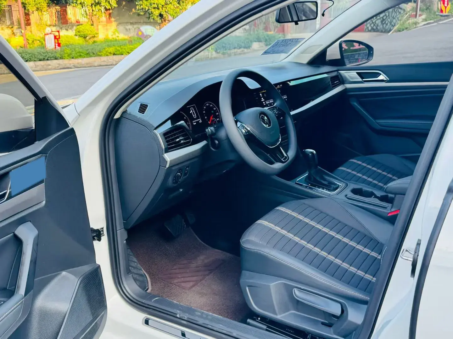 2019 VOLKSWAGEN LAVIDA thumbnail 4