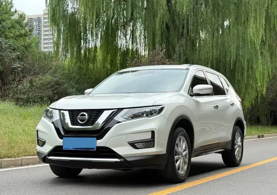 2021 NISSAN X-TRAIL view 1
