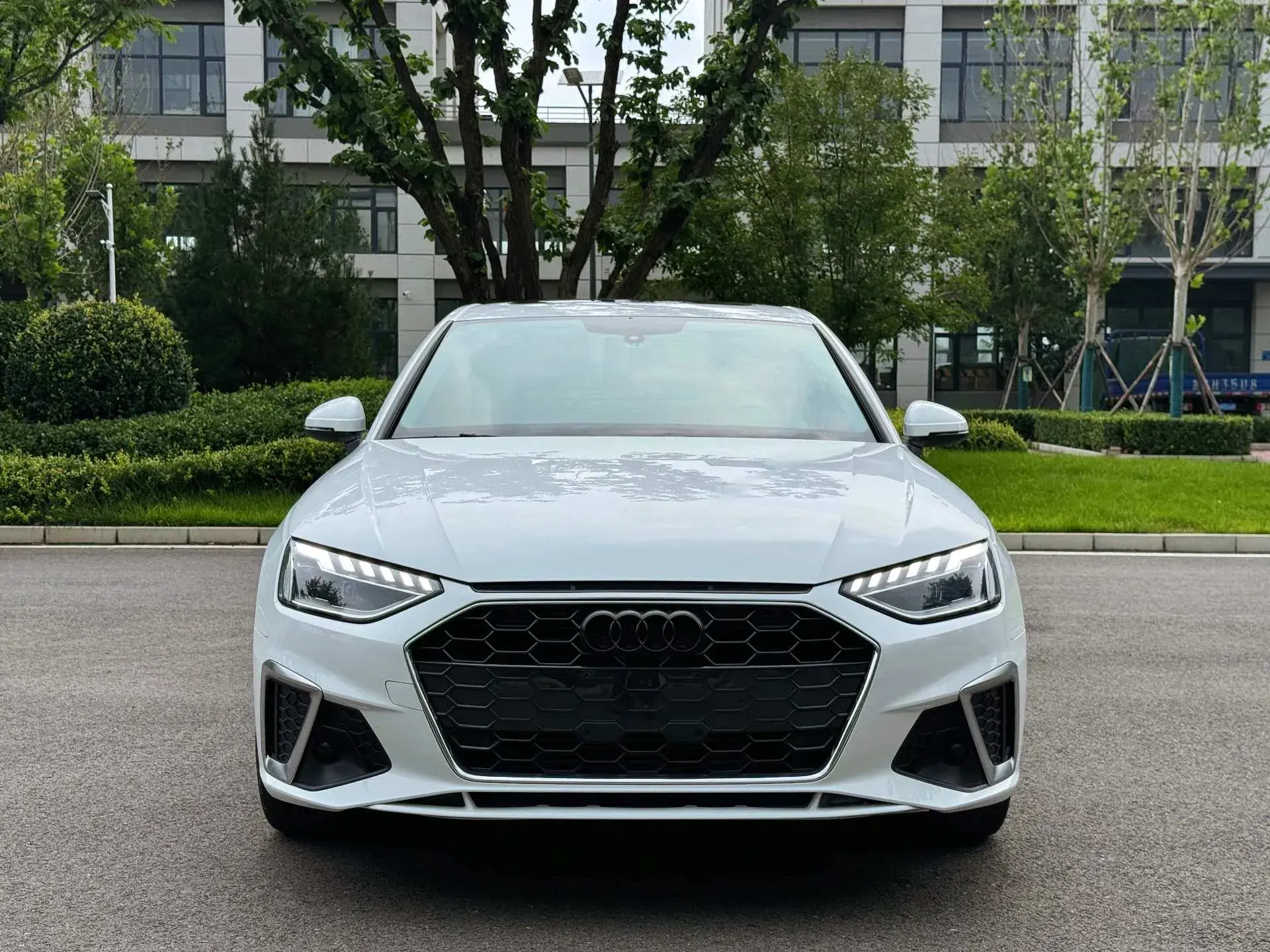 2020 AUDI A4L thumbnail 2