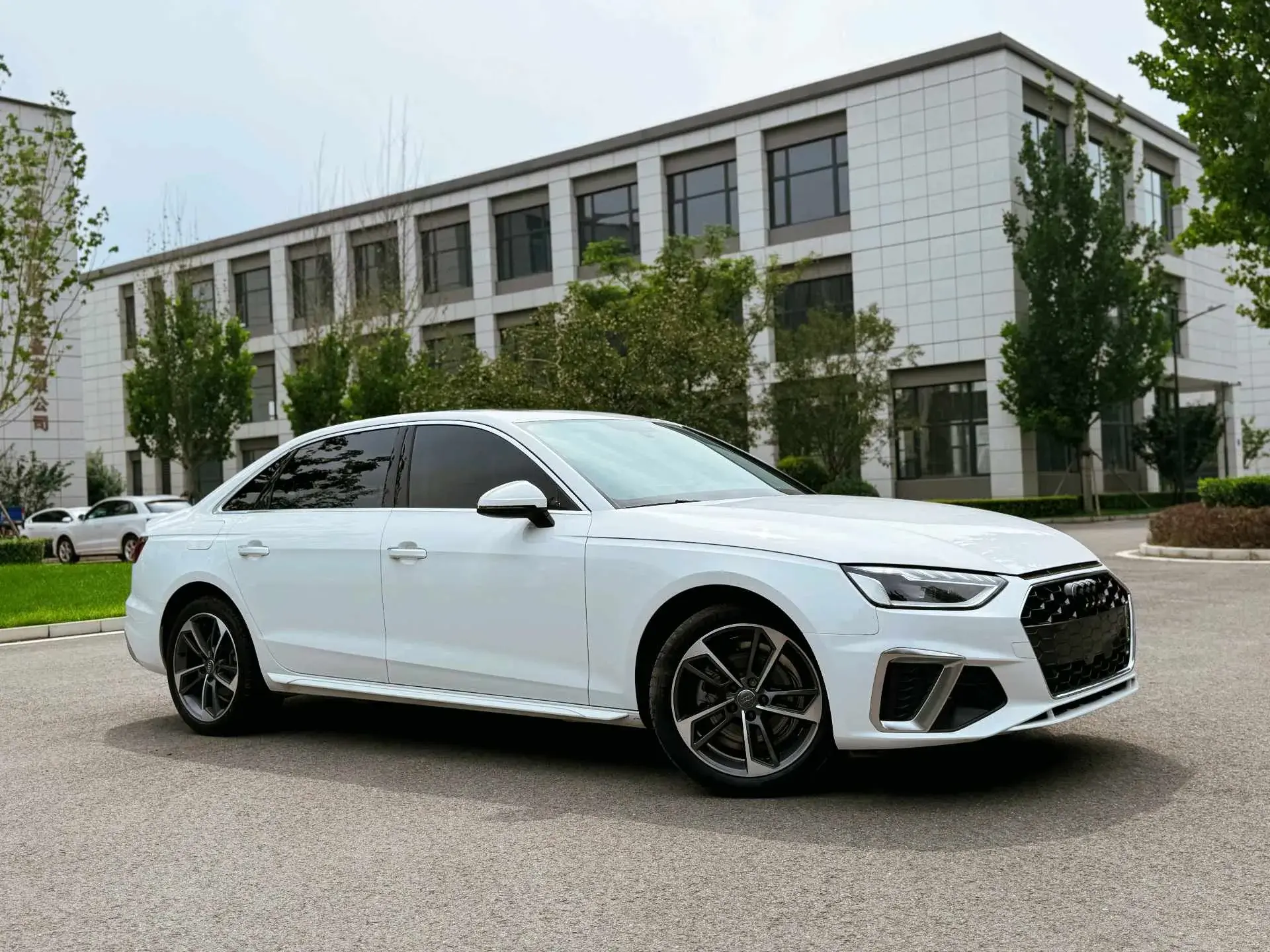 2020 AUDI A4L thumbnail 3