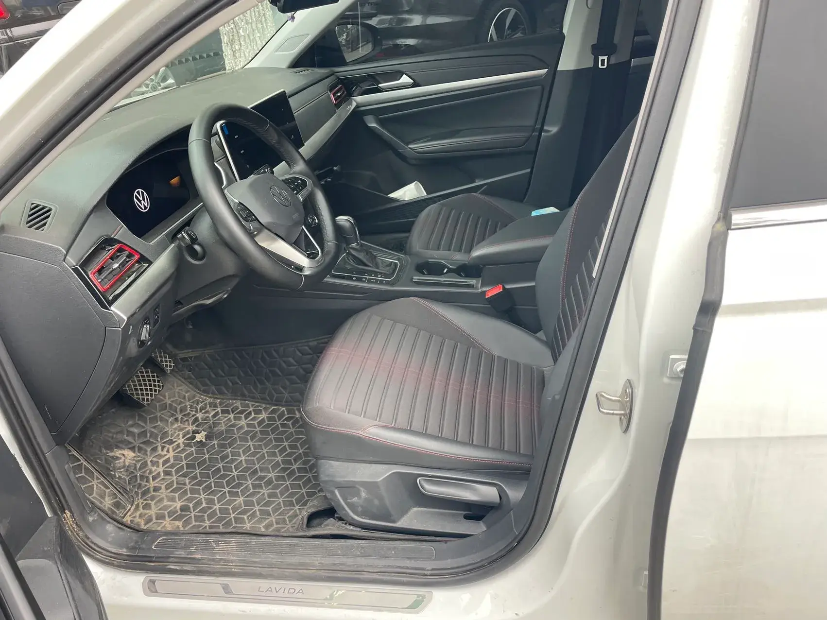 2023 VOLKSWAGEN LAVIDA thumbnail 2